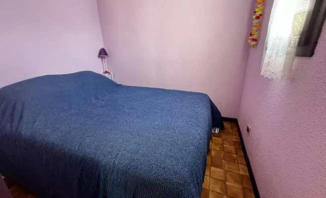 La chambre avec le lit double (140)